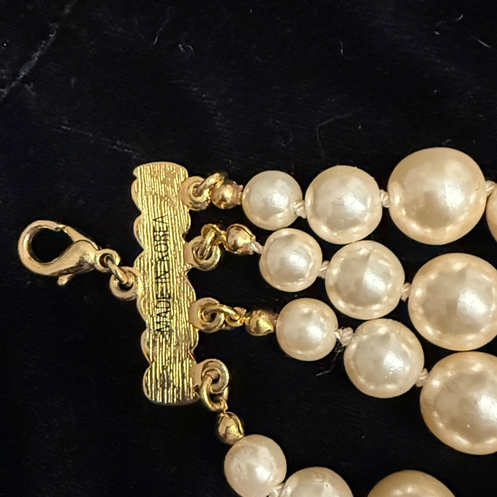 Elegant Gold Pearl Bracelet - Picture 2 of 4